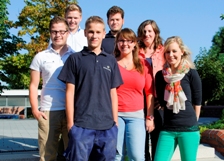 Junge Ausbildung Stadtwerke Nettetal draußen vor blauem Himmel
